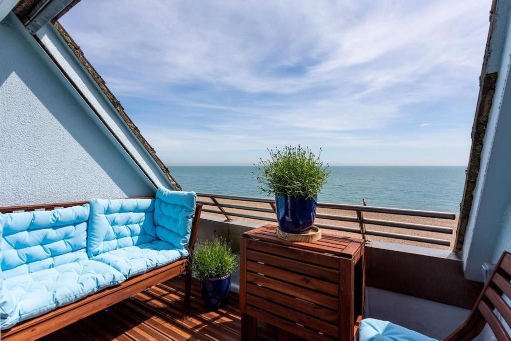 The Luxury Beach Property - Oceanbreeze Sandgate Exterior photo